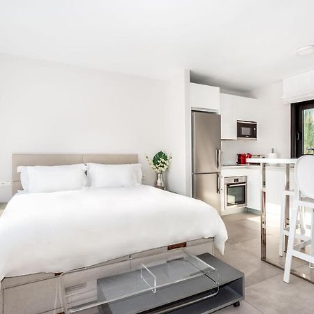 By Riva - Chic, Contemporary Studio In Puerto Banus Gardens 마르베야 외부 사진